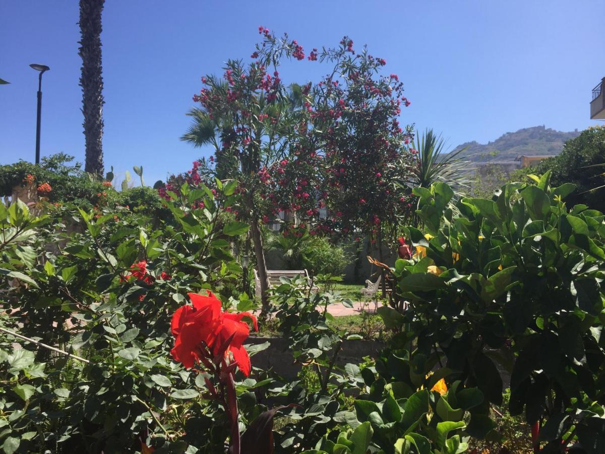 Le Zagare Apartments SantʼAlessio Siculo Εξωτερικό φωτογραφία