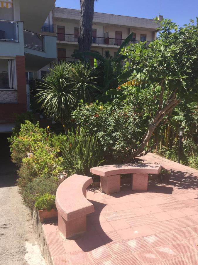 Le Zagare Apartments SantʼAlessio Siculo Εξωτερικό φωτογραφία