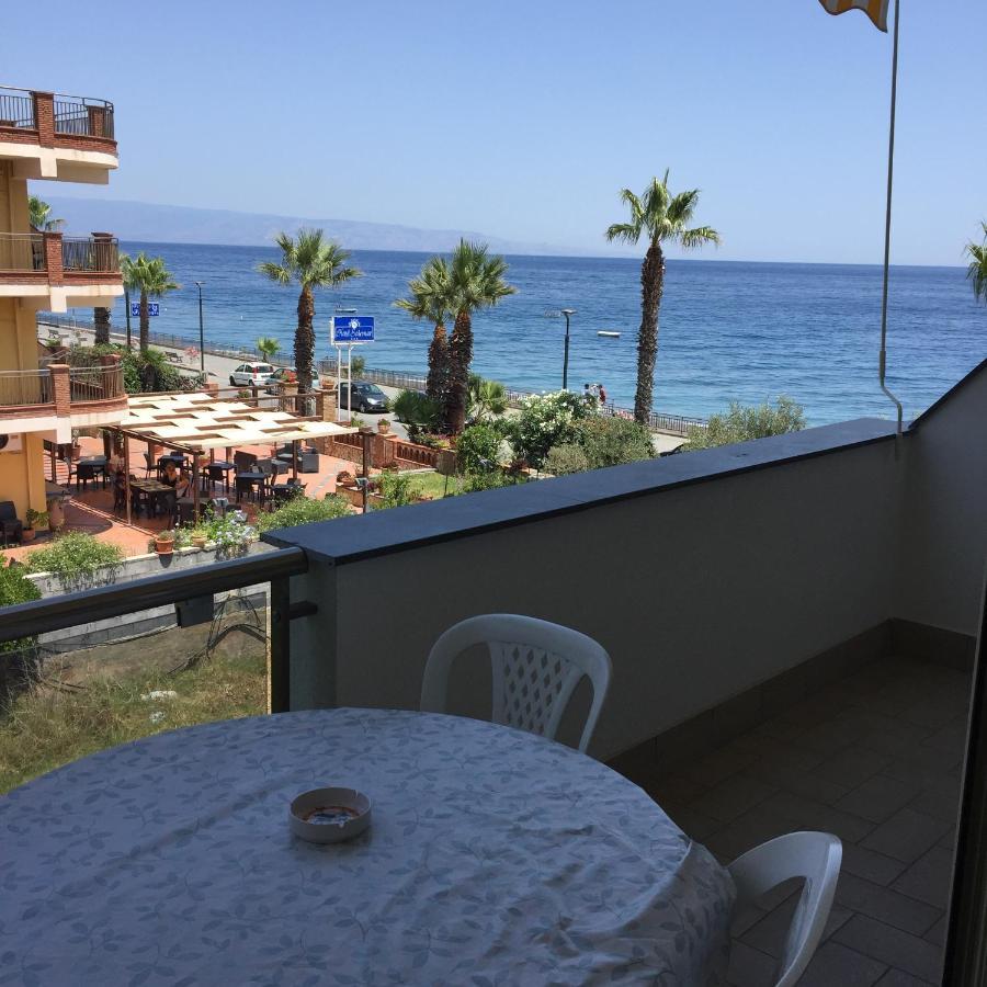 Le Zagare Apartments SantʼAlessio Siculo Εξωτερικό φωτογραφία